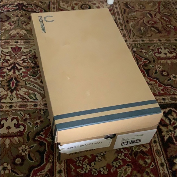 Fred Perry Baseline Leather Trainers in tan - Picture 4 of 5